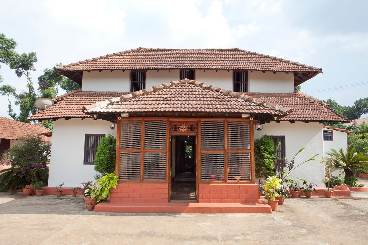 Sardar Bahadur's Heritage Bungalow Estate Stay- Heritage Home-2